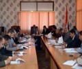 وزير الكهرباء يناقش خطة توزيع التيار بأمانة العاصمة والحديدة