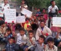أطفال يشهرون ثورة "الورد واللؤلؤ" من أجل الوحدة والسلام والبناء
